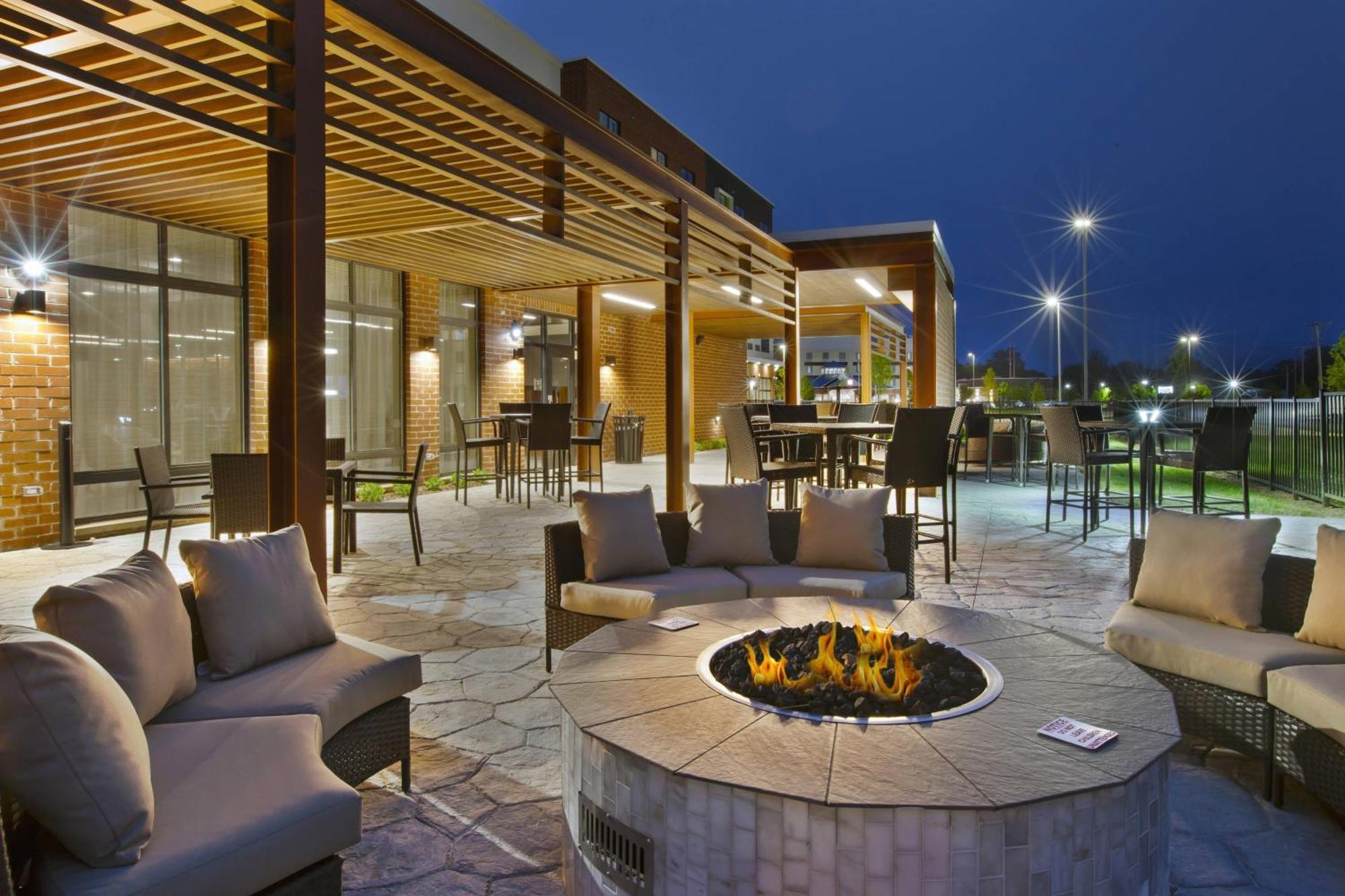Courtyard By Marriott St. Joseph-Benton Harbor Hotel Buitenkant foto